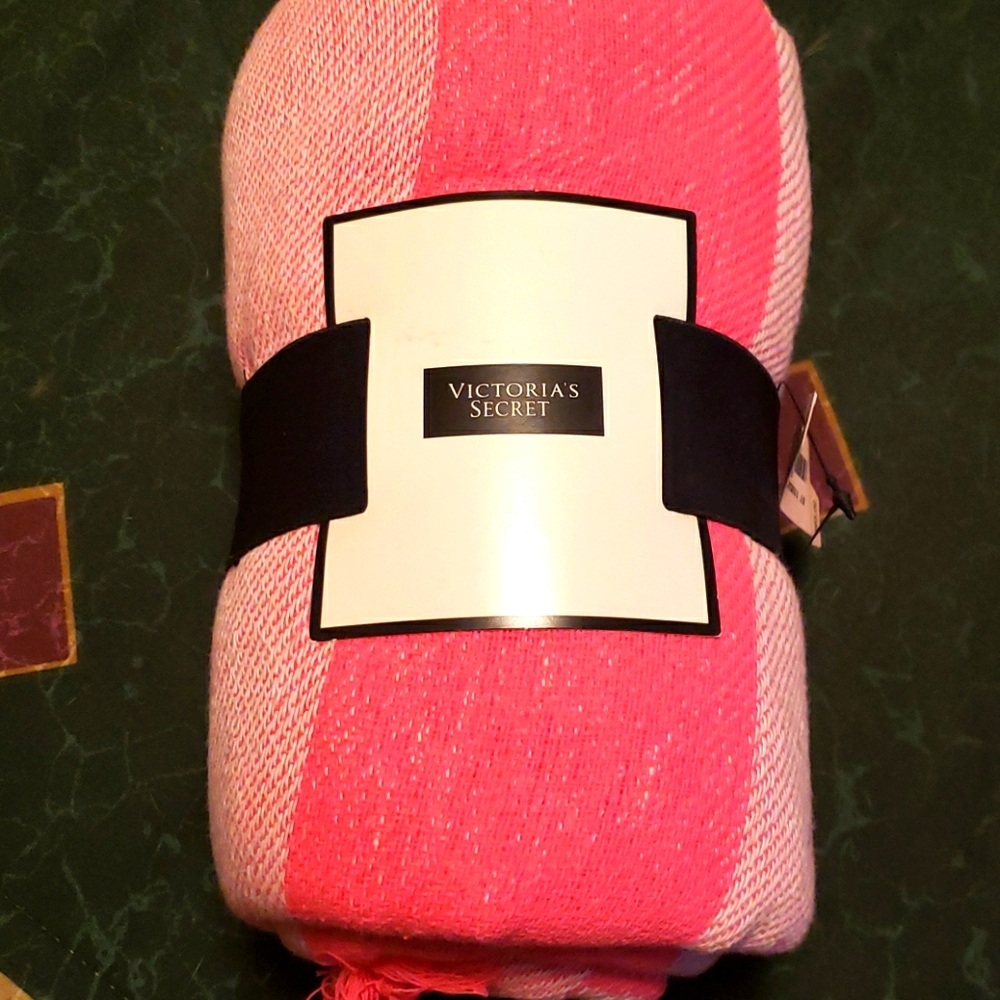 NWT Pink Victoria's Secret blanket